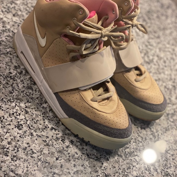 🚨🚨SIZE 13 nike yeezy net tan